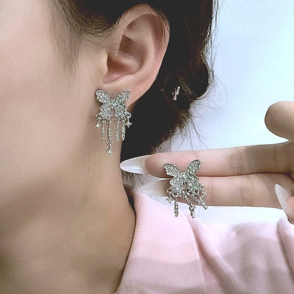 Boucles d'oreilles pendantes papillon avec pompons et strass 